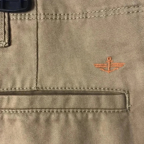 DOCKERS MENS SIZE 48 TAN CARGO SHORTS 100% COTTON. GOOD CLEAN CONDITION - Picture 7 of 10